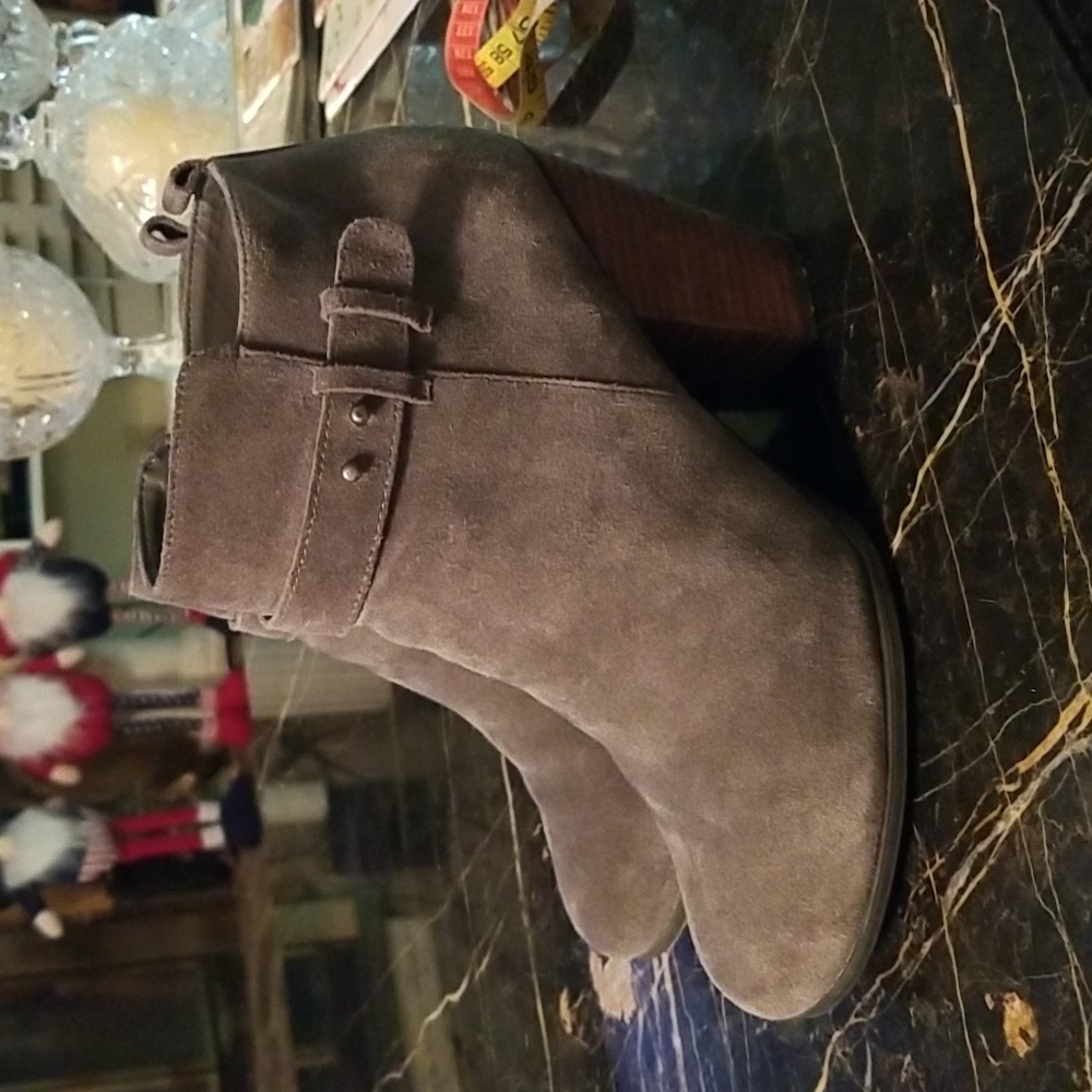 Women's ankle booties